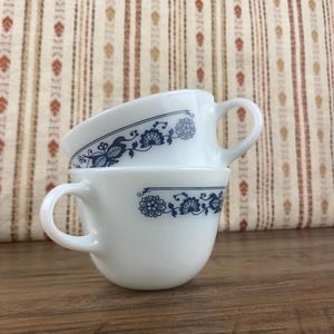 Pyrex Old Town Cups, Blue Onion Tea Cup, Pair of Vintage Mugs, Vintage Mug Set